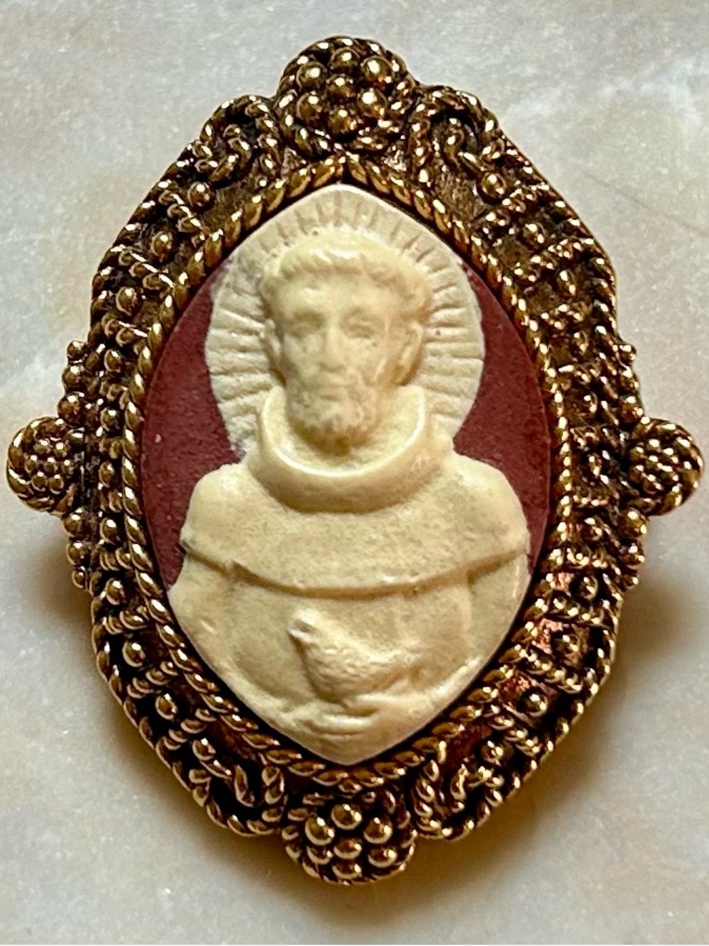 Vatican Library Collection St. Francis of Assisi Cameo Brooch Vintage - Picture 3 of 8